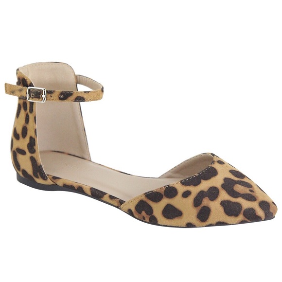 Size 7.5 ❤️Leopard print ankle strap flats - Picture 2 of 2